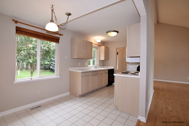 4752 Oregon Trl, Mchenry, IL 60050 photo 11