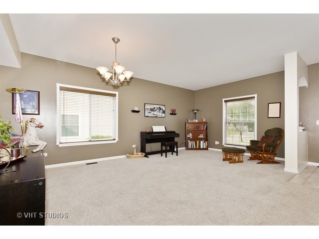 6303 Brunswick Dr, Plainfield, IL 60586 photo 2