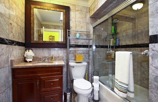 9403 Clancy Dr, Des Plaines, IL 60016 photo 7