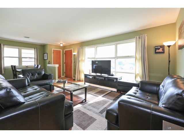 34 S Meyer Ct, Des Plaines, IL 60016 photo 2