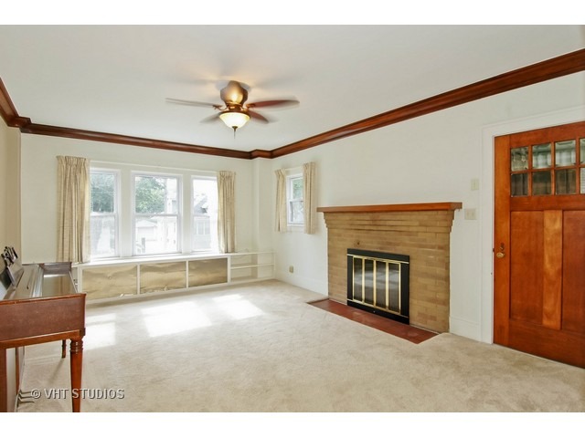 332 Elm St, Elgin, IL 60123 photo 2
