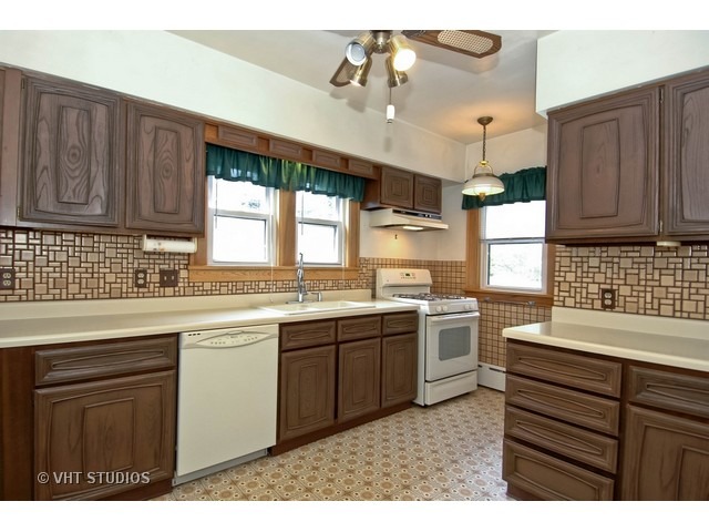332 Elm St, Elgin, IL 60123 photo 3