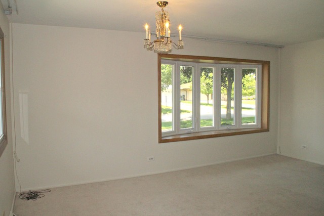501 Ambleside Rd, Des Plaines, IL 60016 photo 7