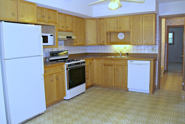 501 Ambleside Rd, Des Plaines, IL 60016 photo 4