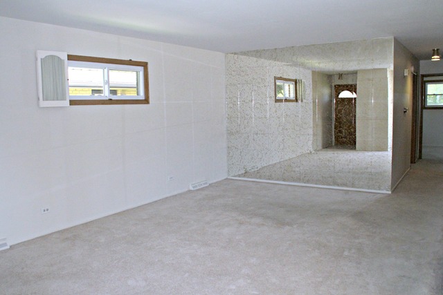 501 Ambleside Rd, Des Plaines, IL 60016 photo 2