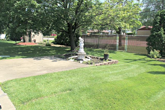 501 Ambleside Rd, Des Plaines, IL 60016 photo 22