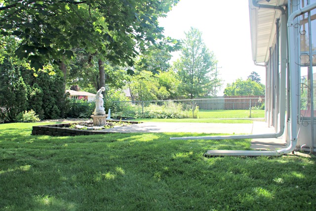 501 Ambleside Rd, Des Plaines, IL 60016 photo 23