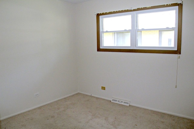 501 Ambleside Rd, Des Plaines, IL 60016 photo 8