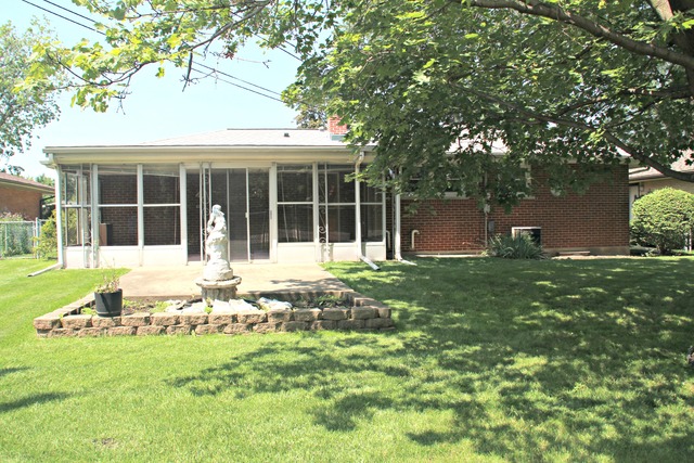 501 Ambleside Rd, Des Plaines, IL 60016 photo 21