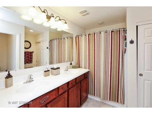 3114 Holden St, Elgin, IL 60124 photo 9