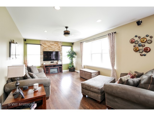 3114 Holden St, Elgin, IL 60124 photo 7