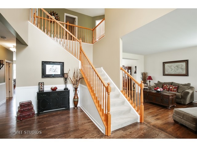 3114 Holden St, Elgin, IL 60124 photo 2