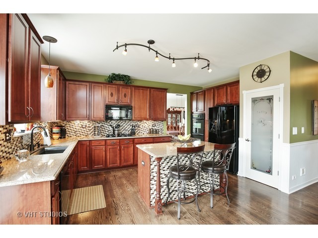 3114 Holden St, Elgin, IL 60124 photo 4