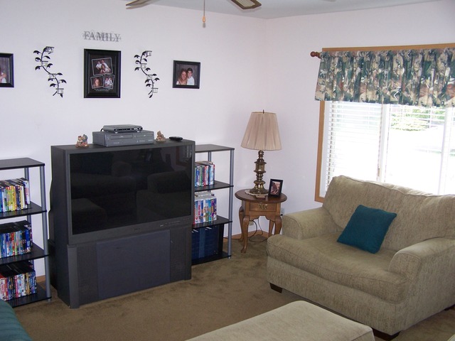 1406 Beach Rd, Mchenry, IL 60050 photo 3