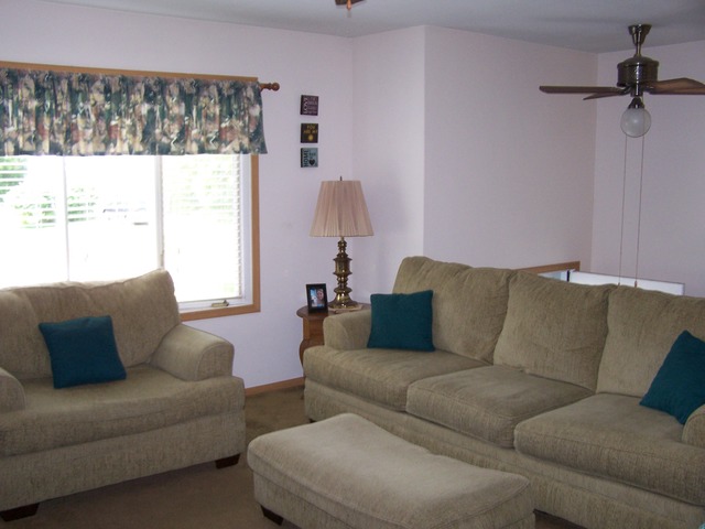 1406 Beach Rd, Mchenry, IL 60050 photo 2
