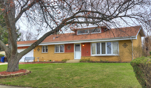 545 Pinecroft Dr, Roselle, IL 60172 photo 1