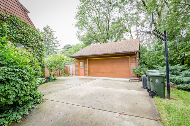 576 Byrd Rd, Riverside, IL 60546 photo 4