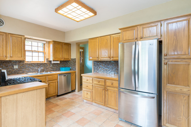 576 Byrd Rd, Riverside, IL 60546 photo 3