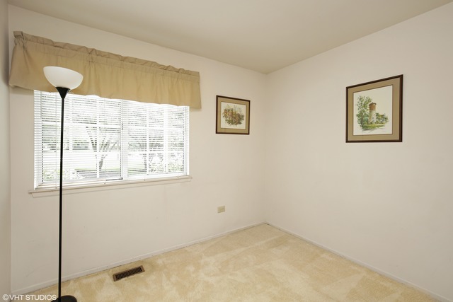 450 Cromwell Cir #4, Bartlett, IL 60103 photo 9