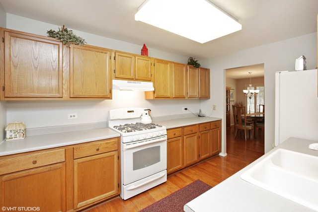 450 Cromwell Cir #4, Bartlett, IL 60103 photo 4