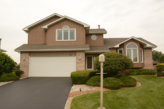 7454 W Haystack Dr, Frankfort, IL 60423 photo 1