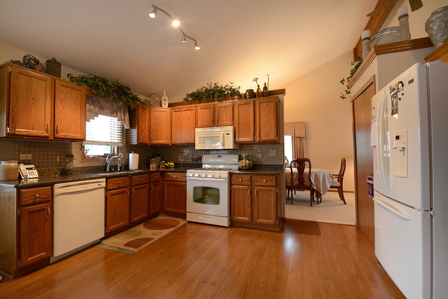 7454 W Haystack Dr, Frankfort, IL 60423 photo 3