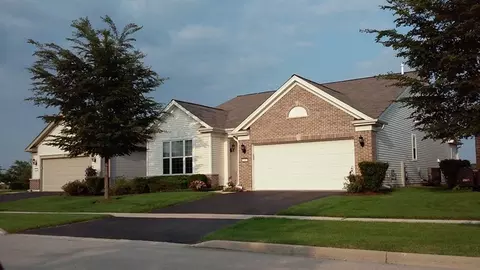 2803 Edgewater Dr, Elgin, IL 60124 photo 1