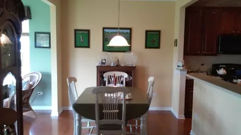 2803 Edgewater Dr, Elgin, IL 60124 photo 9