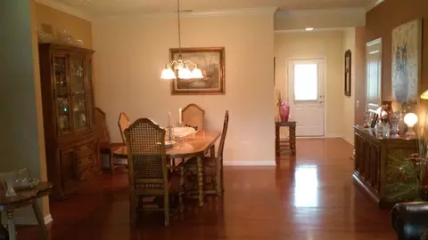 2803 Edgewater Dr, Elgin, IL 60124 photo 2