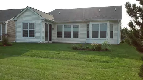 2803 Edgewater Dr, Elgin, IL 60124 photo 13