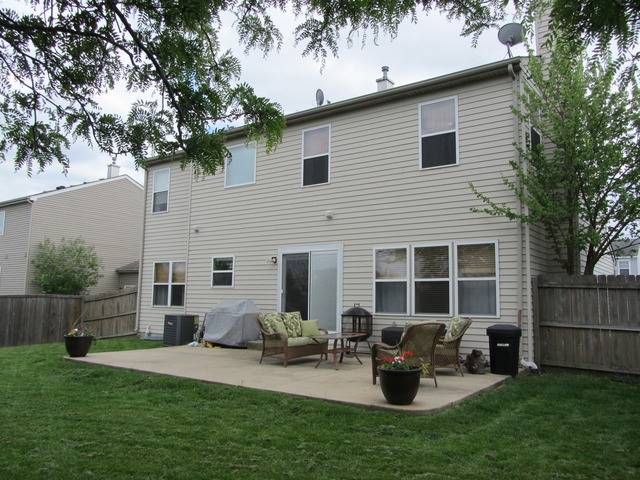 1960 Woodhaven Dr, Bartlett, IL 60103 photo 2