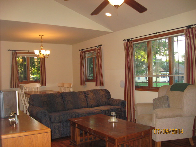 431 E 10th St, Lockport, IL 60441 photo 2