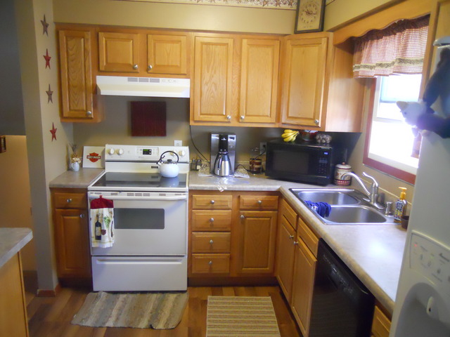 513 E 26th St, Sterling, IL 61081 photo 2