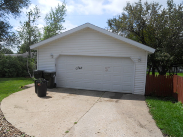 513 E 26th St, Sterling, IL 61081 photo 7