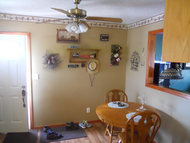 513 E 26th St, Sterling, IL 61081 photo 3