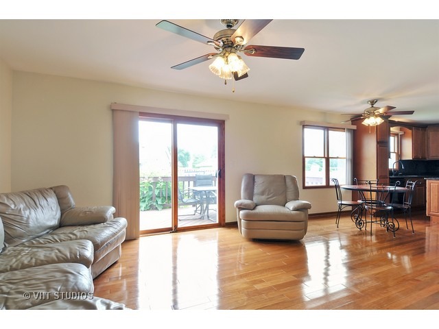 1670 Hinterlong Ln, Naperville, IL 60563 photo 3