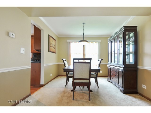 1670 Hinterlong Ln, Naperville, IL 60563 photo 2