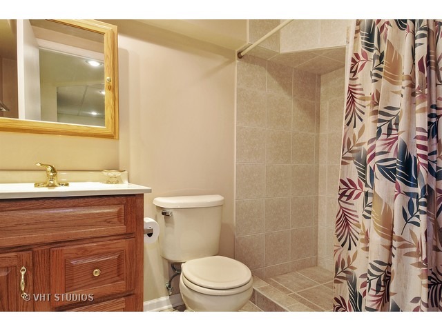 1670 Hinterlong Ln, Naperville, IL 60563 photo 9