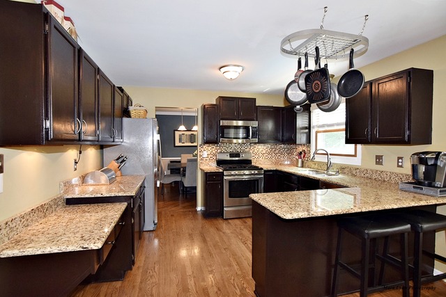 424 Appleton Dr, Batavia, IL 60510 photo 3