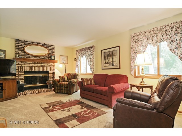 17529 W Hawk Ct, Gurnee, IL 60031 photo 3