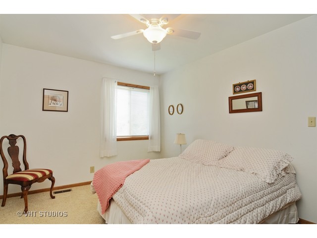 17529 W Hawk Ct, Gurnee, IL 60031 photo 12