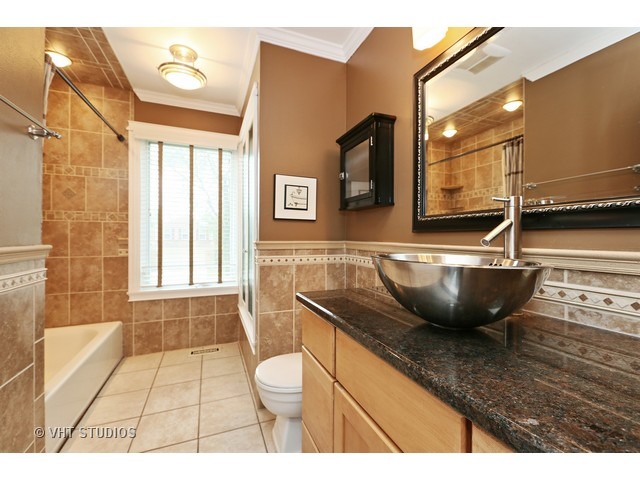 2321 Appleby Ct, Wheaton, IL 60189 photo 10