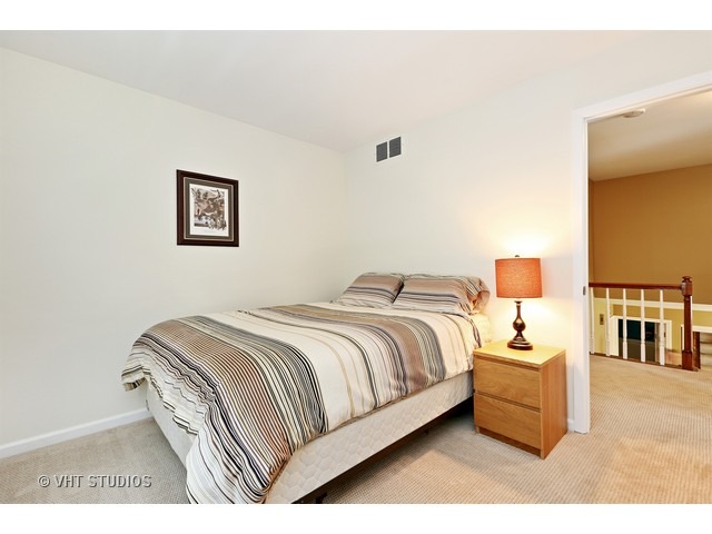 2321 Appleby Ct, Wheaton, IL 60189 photo 9