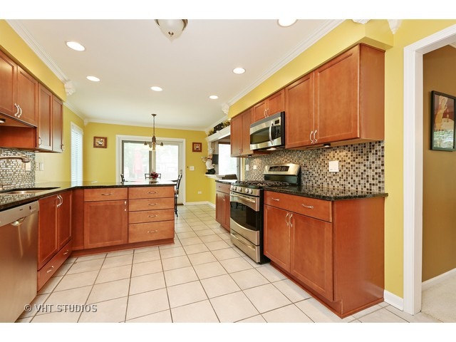 2321 Appleby Ct, Wheaton, IL 60189 photo 3