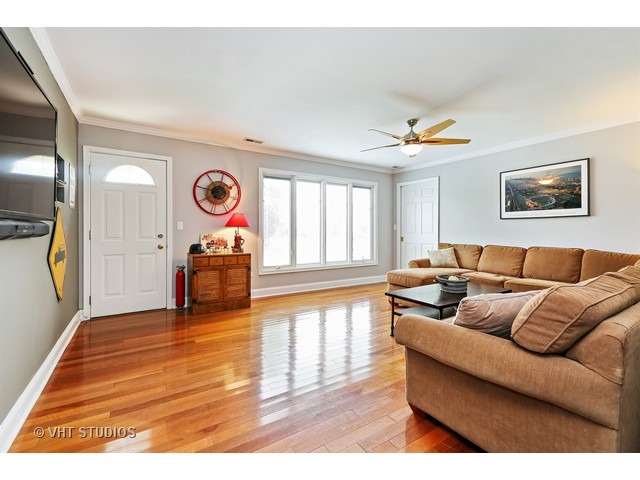 2321 Appleby Ct, Wheaton, IL 60189 photo 11
