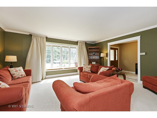 2321 Appleby Ct, Wheaton, IL 60189 photo 2
