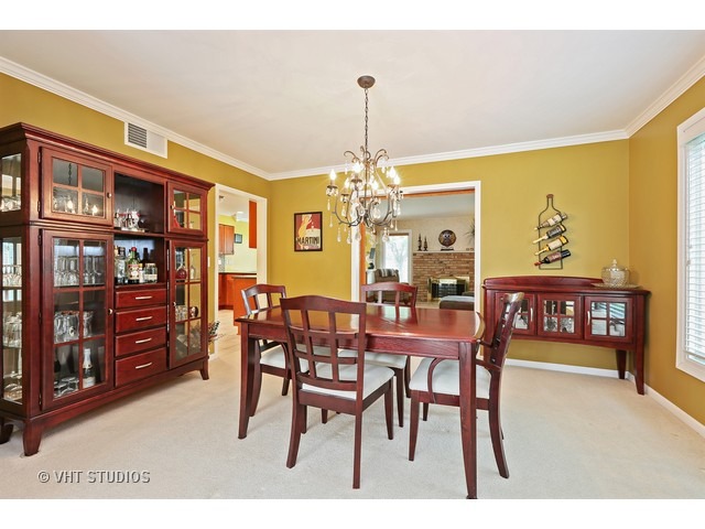 2321 Appleby Ct, Wheaton, IL 60189 photo 4