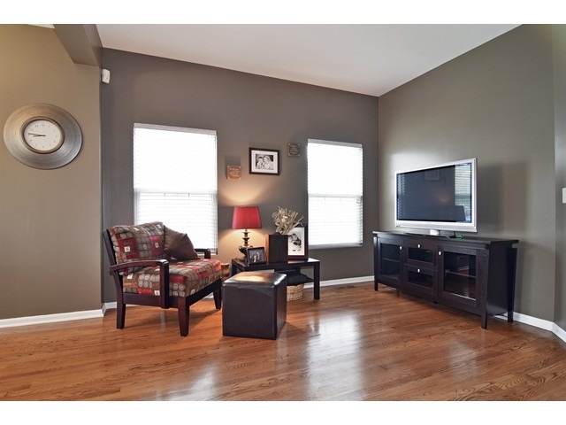 143 Cedarfield Dr, Bartlett, IL 60103 photo 2