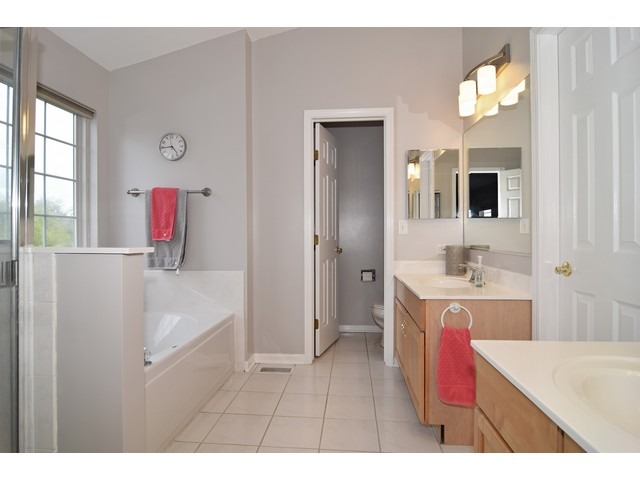 143 Cedarfield Dr, Bartlett, IL 60103 photo 12