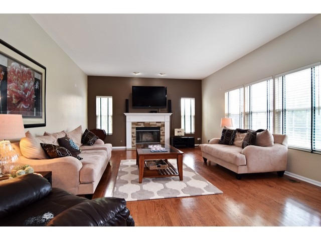 143 Cedarfield Dr, Bartlett, IL 60103 photo 6